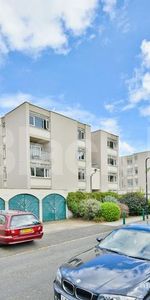 Duplex apartment moments from Clapham Common - Photo 3