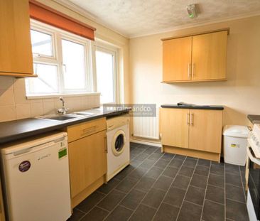 3 bedroom end of terrace house to rent - Photo 4