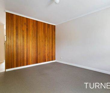 Conveniently located 2 bedroom home unit with white goods included - Photo 1