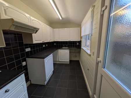 3 bedroom terraced house to rent - Photo 5