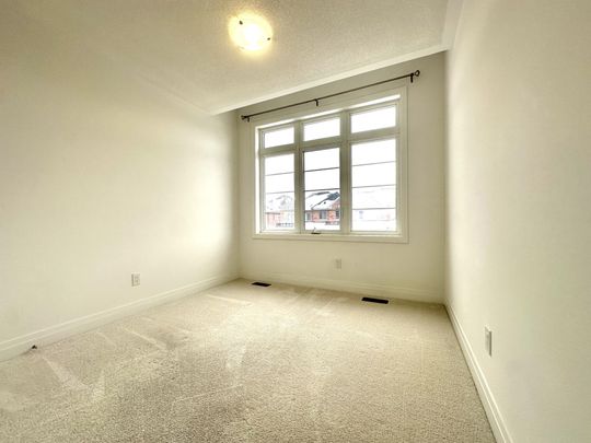 For Lease - 10 Richard Boyd Drive, East Gwillimbury, Ontario - Photo 1