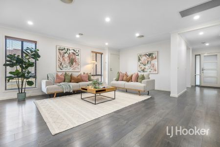 4 Derby Court, Cranbourne North VIC - Photo 2