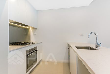 Modern 1 Bedroom+Study Apartment For Lease - Photo 5