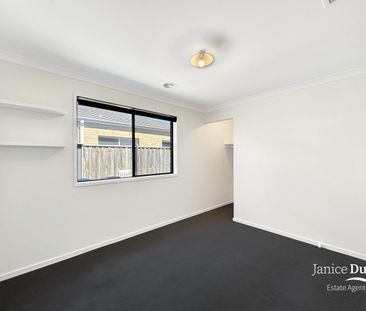 Spacious family home available now! - Photo 6