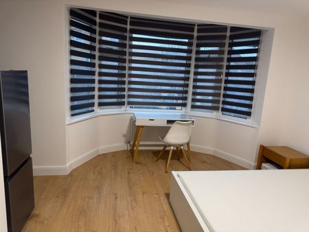 Room in a Shared House, Balnacraig Avenue, NW10 - Photo 4