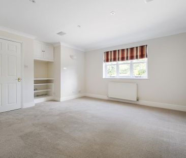 4 bedroom detached house to rent - Photo 4