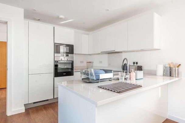 Hitchin Lane, Stanmore, HA7 - Photo 1