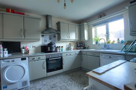 3 bedroom detached house to rent - Photo 4