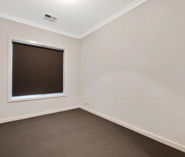 Spacious, Stylish & Superbly Located Three Bedroom Home! - Photo 1