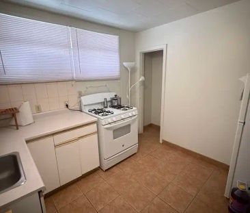 Spacious 2 Bedroom Basement Suite House(PN 0015-2) — Edmonton, AB -... - Photo 3