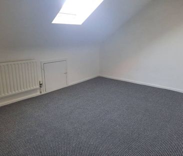 Partly Furnished 2 Bedroom Terrace - Photo 1