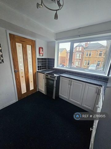 2 bedroom flat to rent - Photo 2
