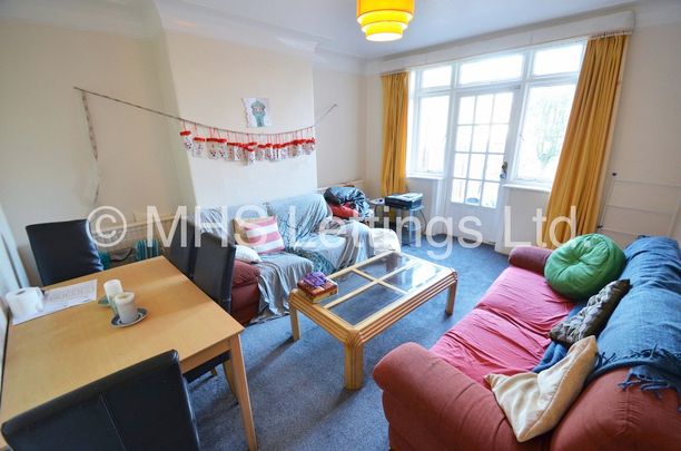 4 Bedroom Semi-Detached House for rent in Becketts Park Drive - Photo 1