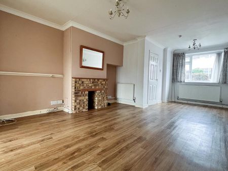 4 bedroom semi-detached house to rent - Photo 2