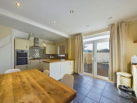 3 bedroom end of terrace house to rent - Photo 5