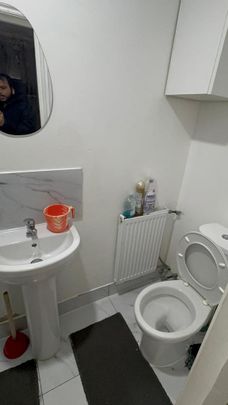 5 bedroom flat to rent - Photo 1