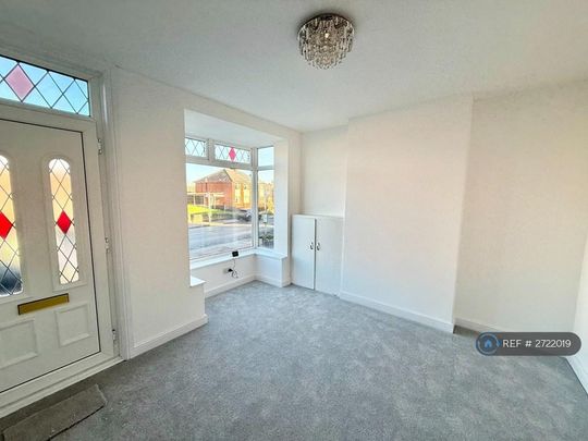 3 bedroom end of terrace house to rent - Photo 1
