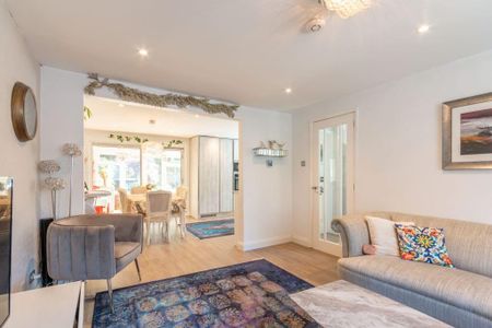 3 bedroom semi-detached house to rent - Photo 2