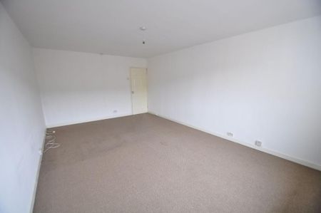 3 bedroom flat to rent - Photo 2