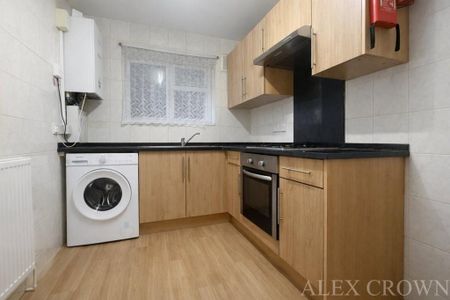 3 bedroom flat to rent - Photo 4