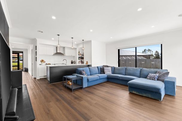 Stylish, Low-Maintenance Living You’ll Love! - Photo 1