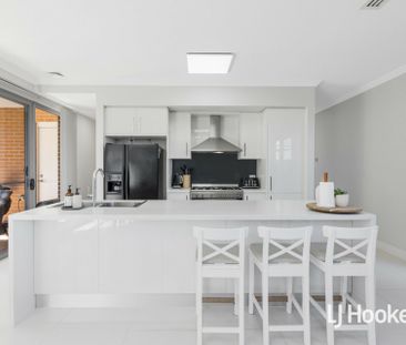 Stunning 3 Bedroom Home - Great Location! - Photo 3