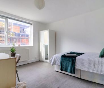 6 bedroom terraced house to rent - Photo 4