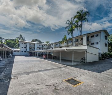 BEACHSIDE LIVING! FUNCTIONAL, GROUND FLOOR UNIT – STEPS TO THE SHOP... - Photo 2