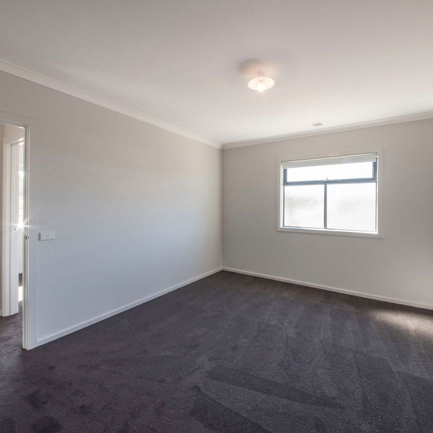 32 Renam Street, 3810, Pakenham Vic - Photo 1