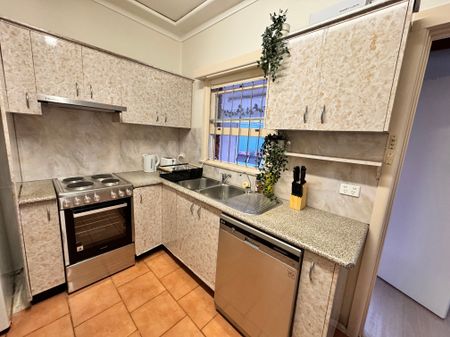 Sylvania - Photo 5