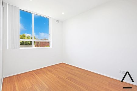 Fully renovated 2 bedroom in the heart of Mosman - Photo 2