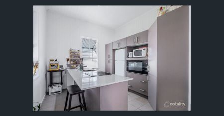 Spacious 3-Bedroom Flat in the Heart of Red Hill - Photo 4