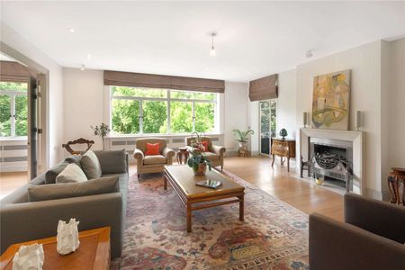 Elegant Three-Bedroom Apartment with Park Views in Prime St James’s Location - Photo 4