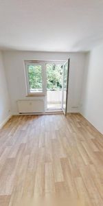 Mit Blick ins Grüne gelegene 2-Raum-Wohnung mit Balkon - Foto 3