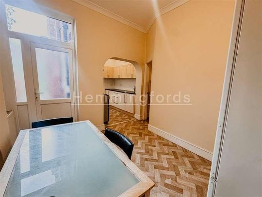 Arcadian Gardens, Wood Green, London, N22 - Photo 1