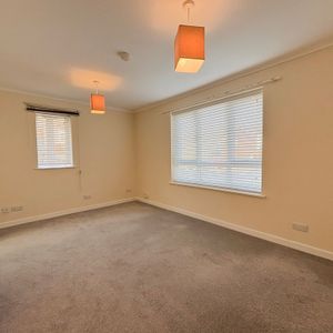 Studio flat to rent in Tisdale Rise, Kenilworth, CV8 - Photo 2