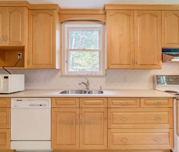 For Lease - 2 Aldbury Gardens, Toronto, Ontario - Photo 4