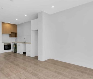 Modern townhouse looking for long term tenants! - Photo 4