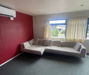 Spacious Apartment in Great Location! - Photo 2