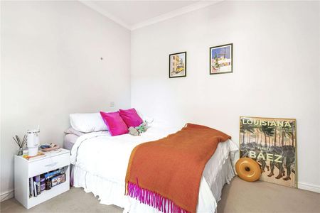 Charming four-bedroom terraced home in the heart of East London - Photo 3