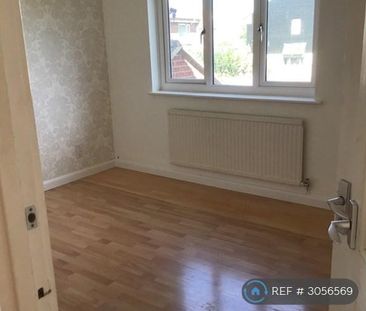 4 bedroom detached house to rent - Photo 3