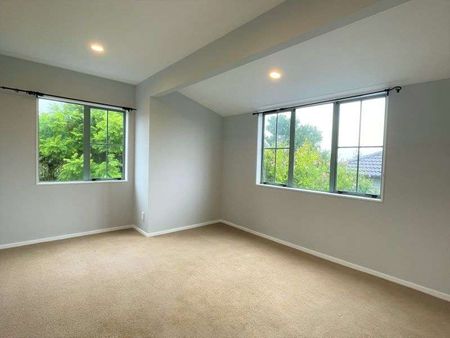 4 Bedrooms in Botany Downs - Photo 4