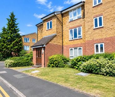 Frazer Close, Romford, Essex, RM1 - Photo 3