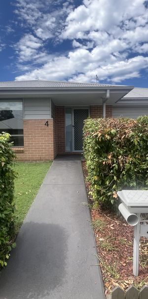 MODERN FAMILY HOME IN FANTASTIC LOCATION - Photo 2