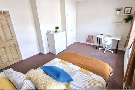 4 bedroom terraced house to rent - Photo 2