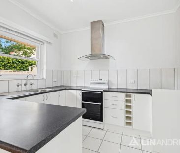 “Gorgeous fresh unit with 2 bathrooms!” - Photo 1