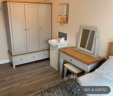 1 bedroom in a house share to rent - Photo 2