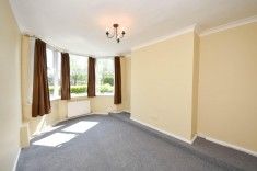 3 bed House - Terraced for Rent - Photo 2