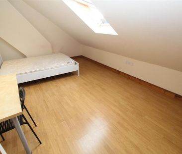 4 bedroom flat to rent - Photo 3