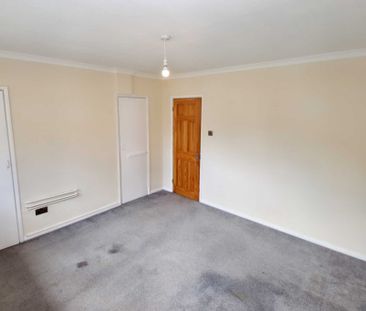 2 bed Flat for rent - Photo 2